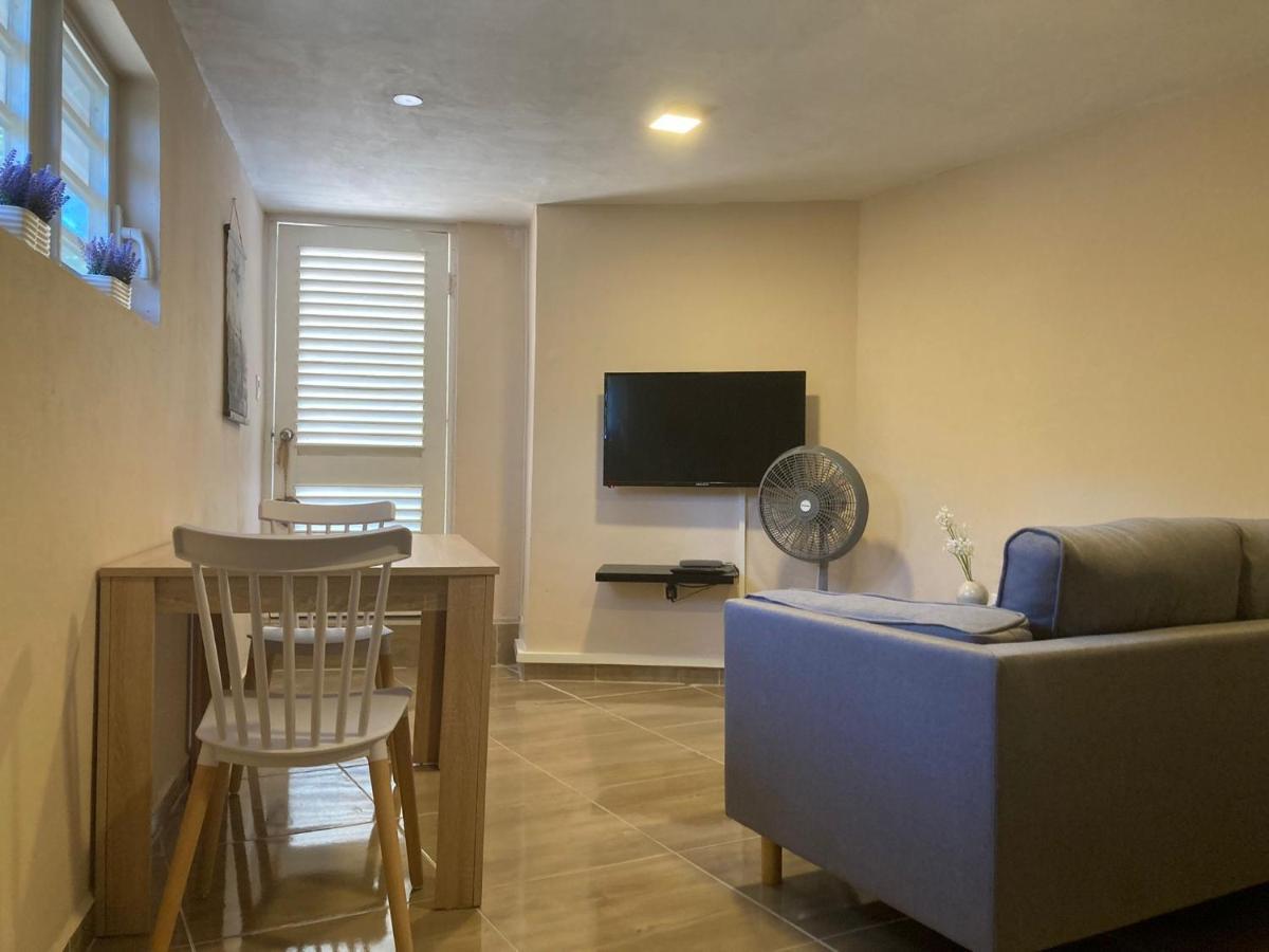 Place2Cu-Studio Apartment Willemstad Luaran gambar
