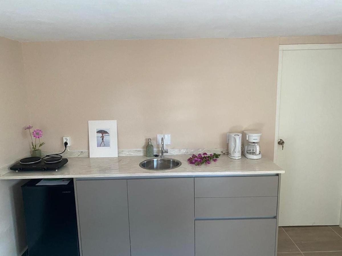 Place2Cu-Studio Apartment Willemstad Luaran gambar